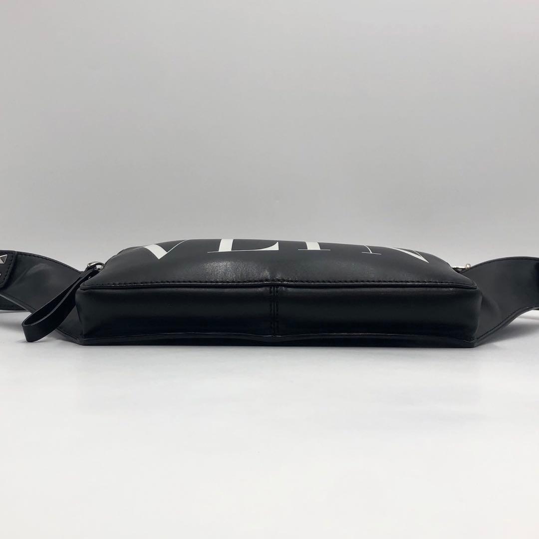 美品 VALENTINO VLTN レザー ボディバッグ 斜め掛け ブラック