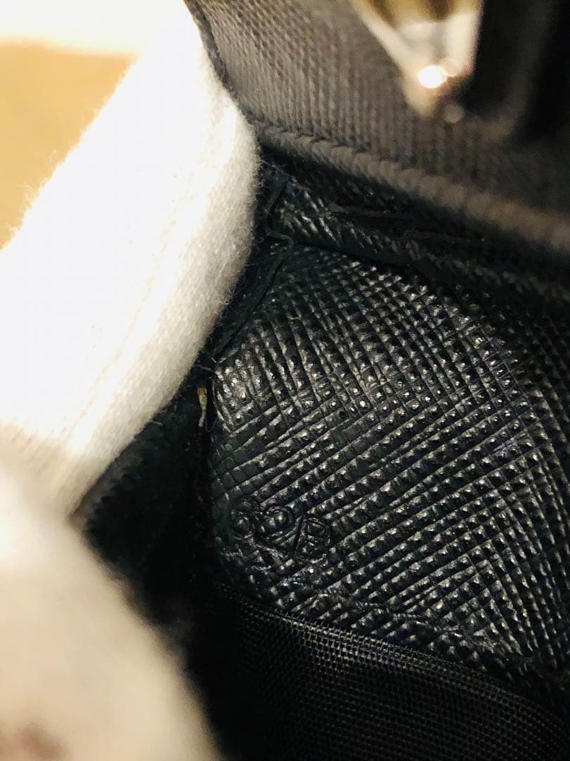 PRADA ブラック 三つ折り財布　ICチップ(RFID)搭載