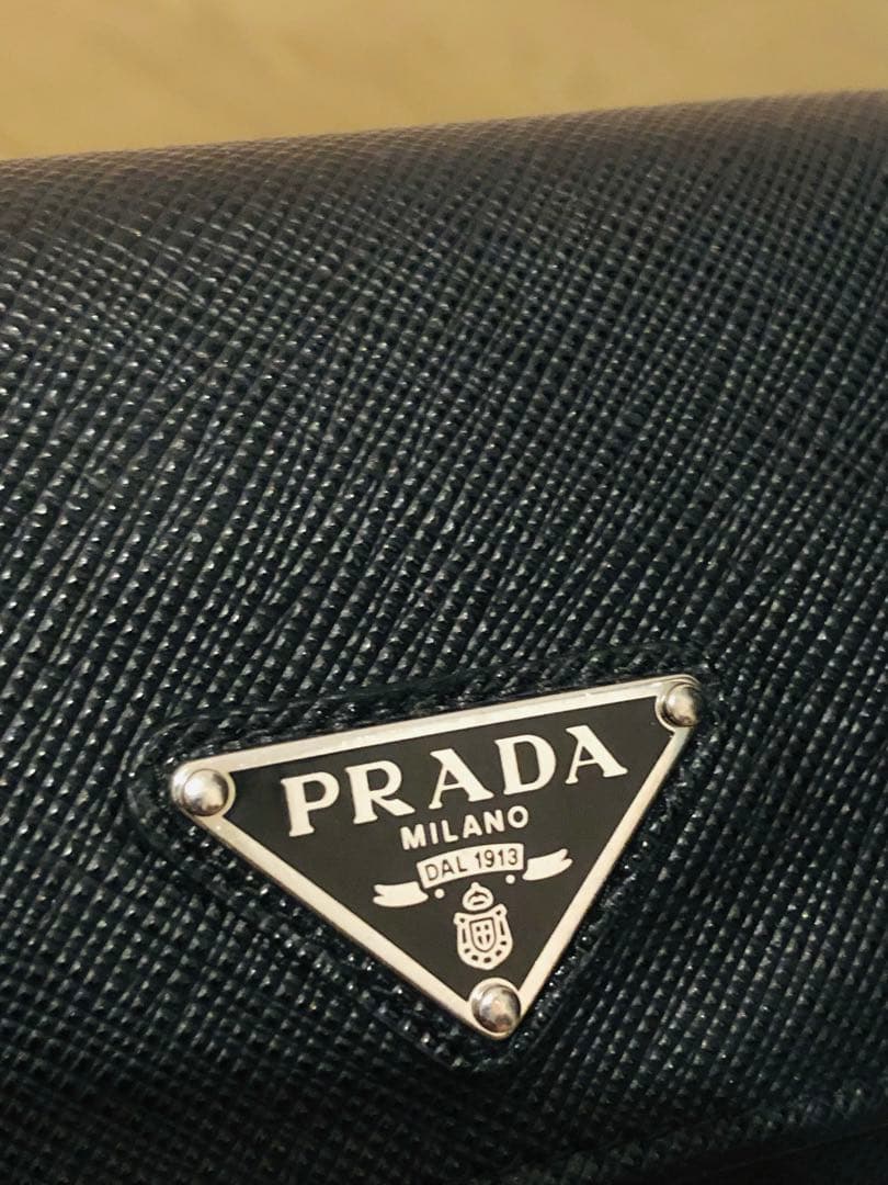 PRADA ブラック 三つ折り財布　ICチップ(RFID)搭載