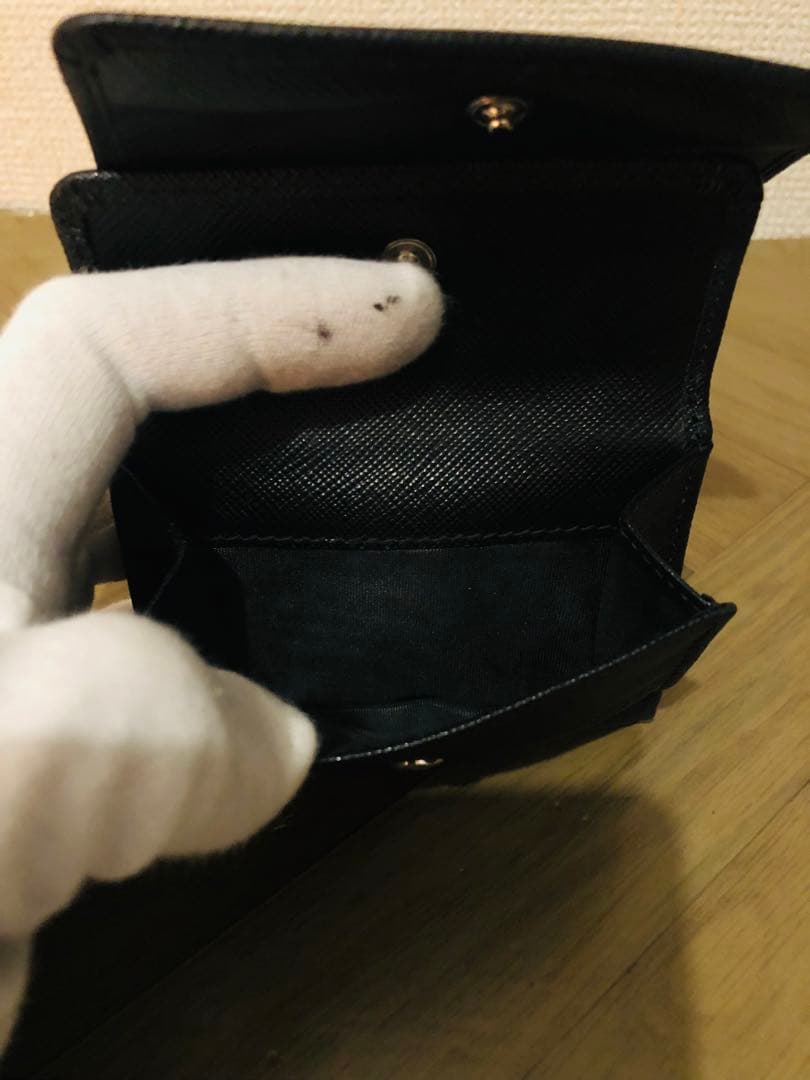 PRADA ブラック 三つ折り財布　ICチップ(RFID)搭載