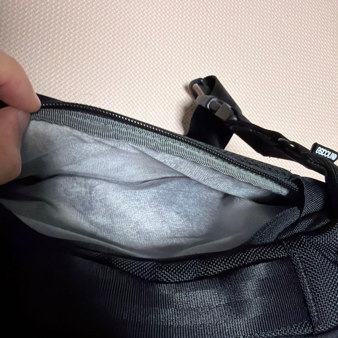 バッグ Incase Tracks Sling