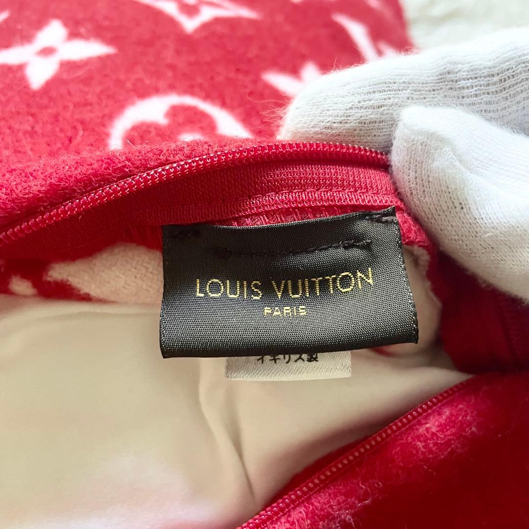 新品未使用　LOUIS VUITTON　×　supureme　コラボ　クッション