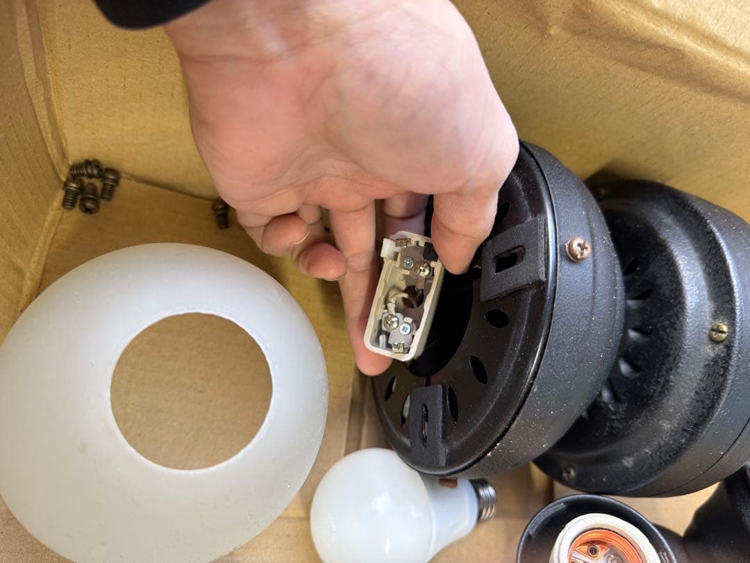 ブラック 4枚羽根シーリングファン