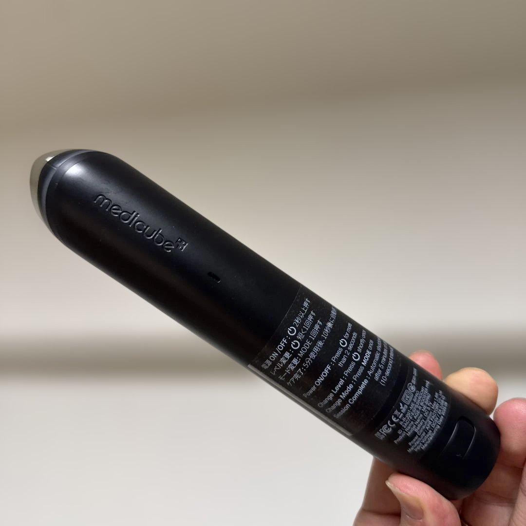 即購入可【極美品】medicube ブラック美顔器　AGE-R