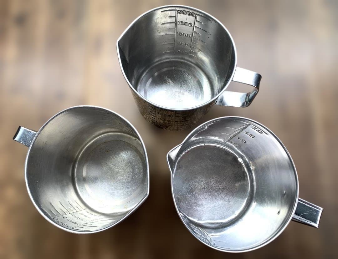 ステンレス製 キッチンポット1個＋軽量カップ 2ℓ×3・1ℓ×1・500ml×2