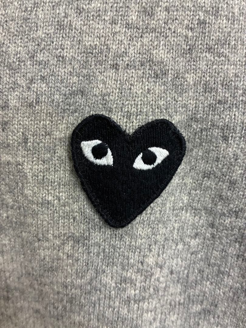 PLAY Comme des Garçons グレー Vネック セーター S