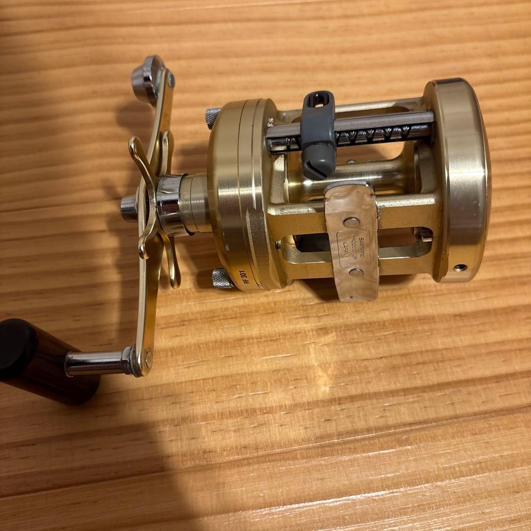 (中古品)シマノ　カルカッタ(CALCUTTA)小船1000 リール
