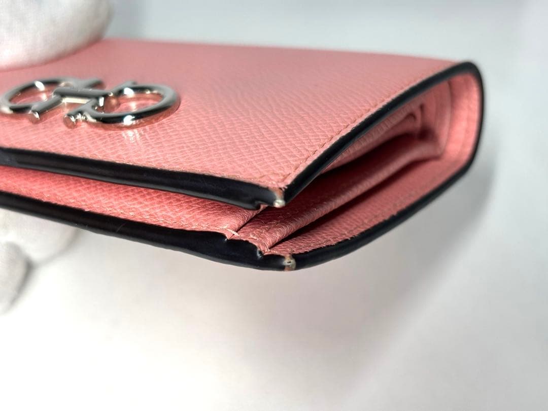 【良品】サルヴトーレフェラガモ　二つ折り財布