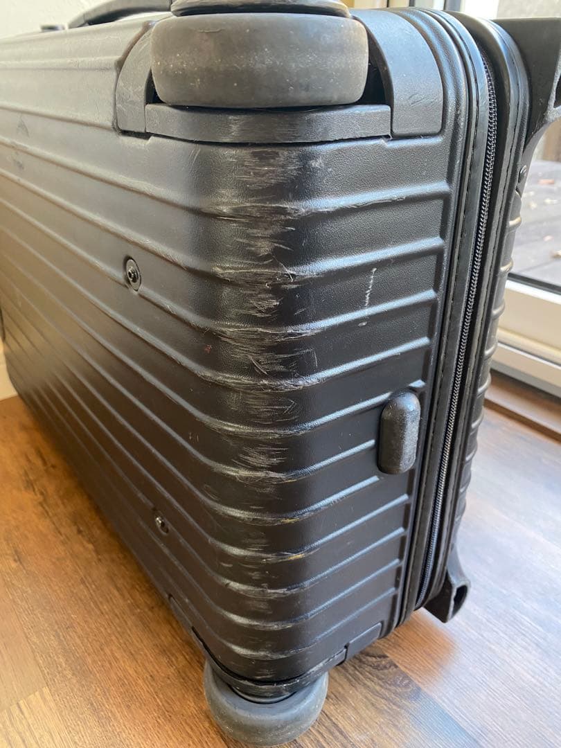 RIMOWA ブラック キャリーケース