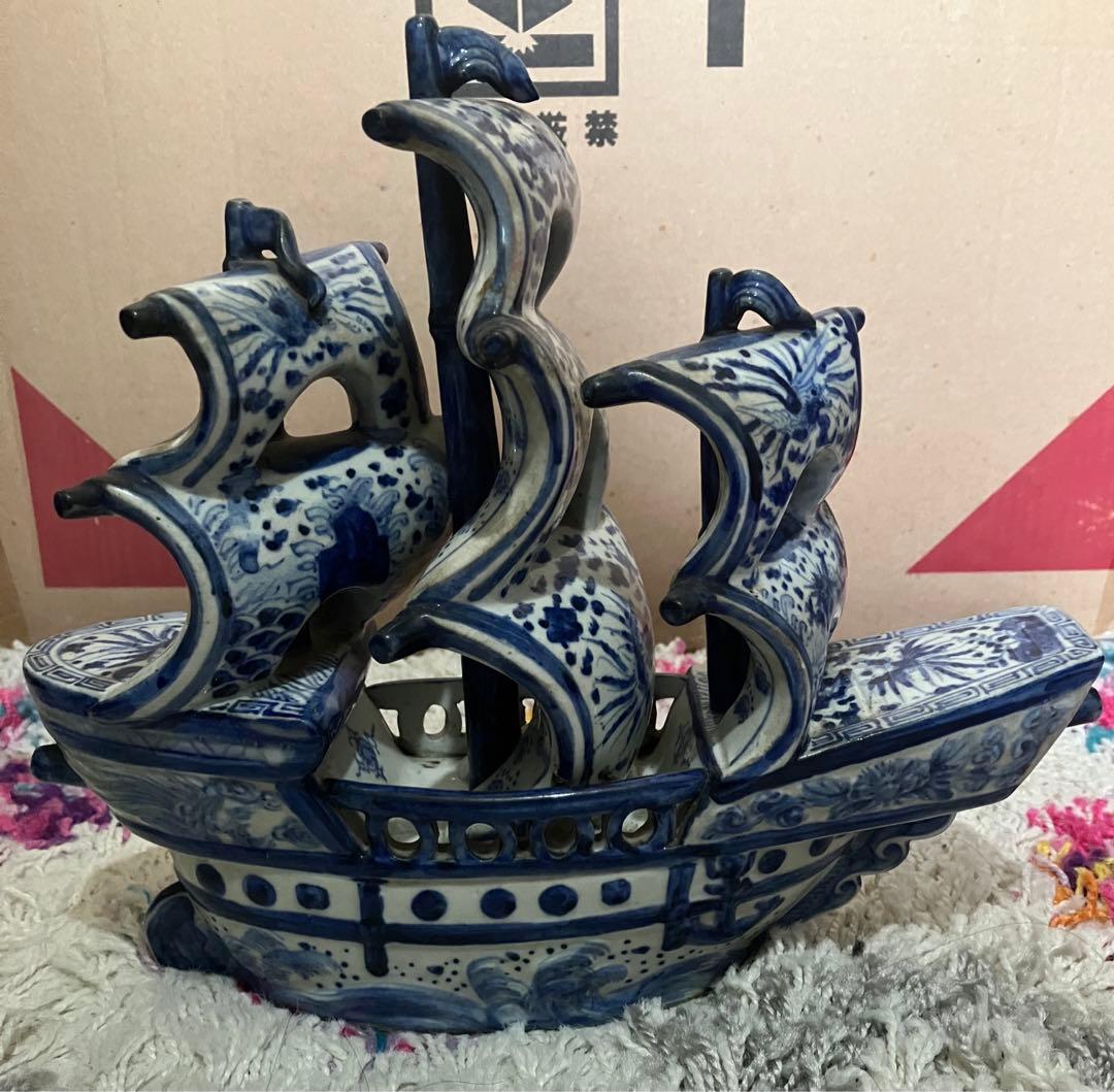 珍品！ブルーの陶製大型帆船