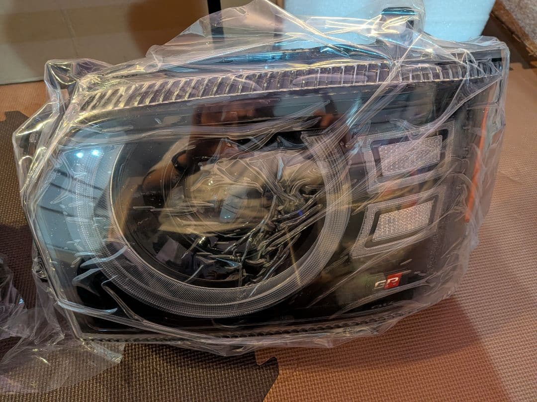 ハイエースヘッドライトセット ブラック 未使用