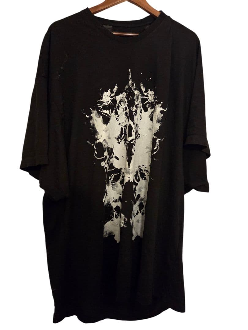 JULIUS オーバーサイズTシャツ 黒 白アートプリント