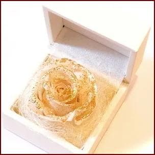 プリザーブドフラワーボックス　 ゴールドローズ