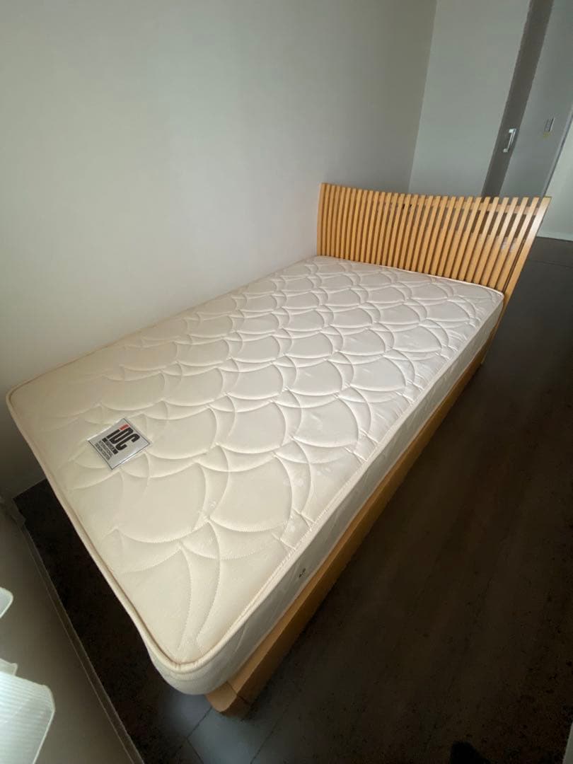 新品未使用　IDC大塚家具 セミダブルベッド