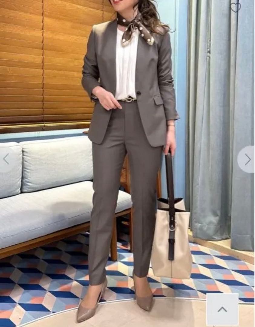 ③新品アオキ　ジュンコシマダ 上質素材REDA パンツスーツ