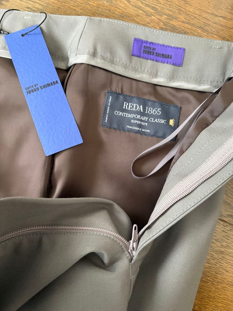 ③新品アオキ　ジュンコシマダ 上質素材REDA パンツスーツ