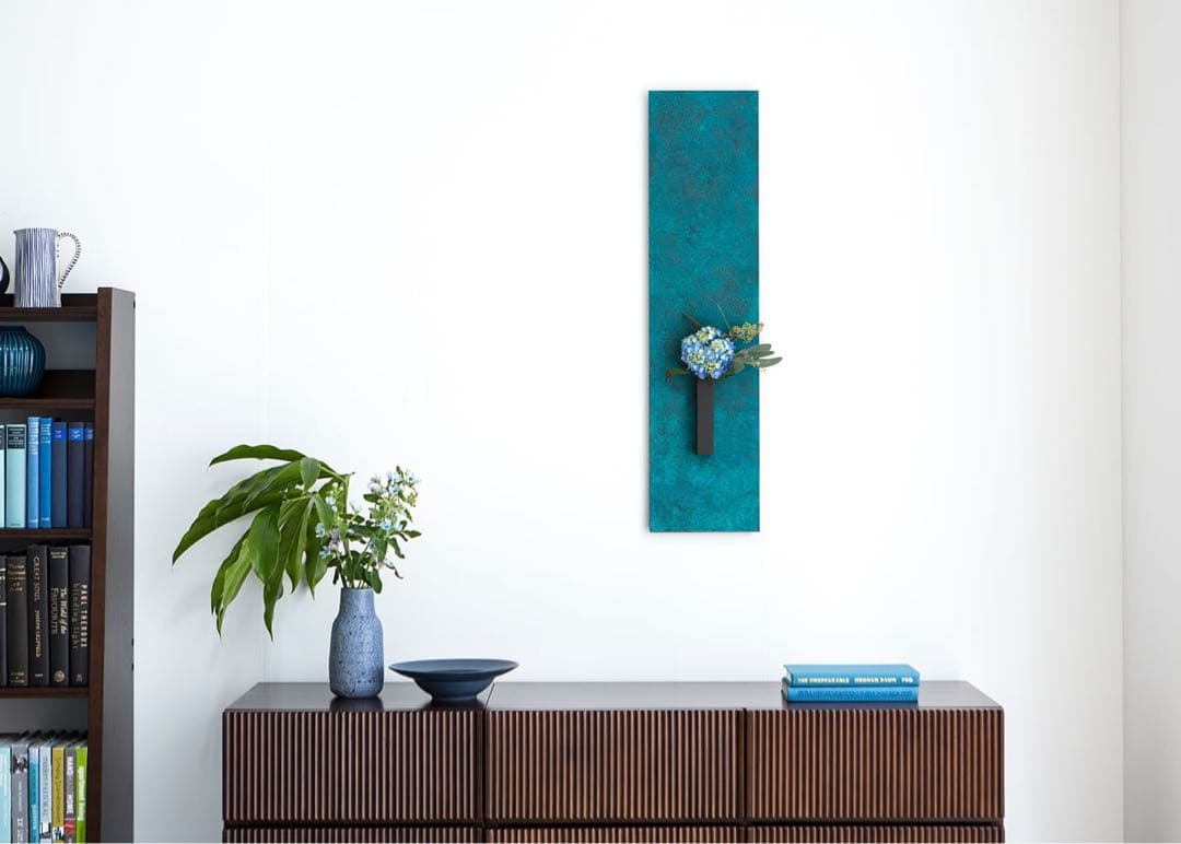 高岡銅器 on the wall 花緑青(はなろくしょう)