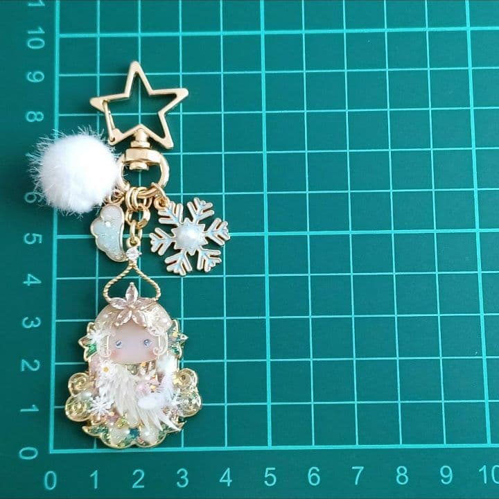 白雪の天使♡アマビエさん　レジンキーホルダー　ハンドメイド
