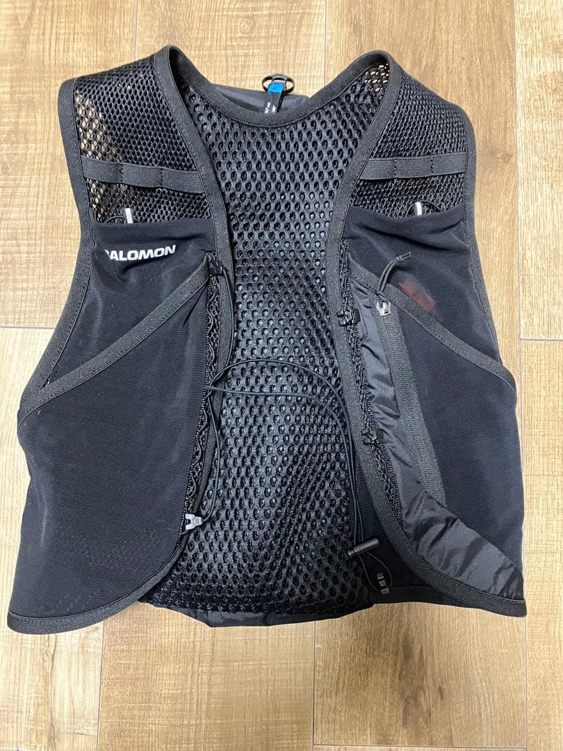 【新品　試着のみ】SALOMON ACTIVE SKIN 8 ブラック Sサイズ