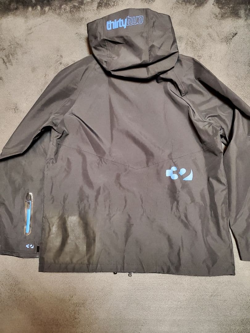 thirtytwo スノーボードジャケットXLサイズ　擦れがあります