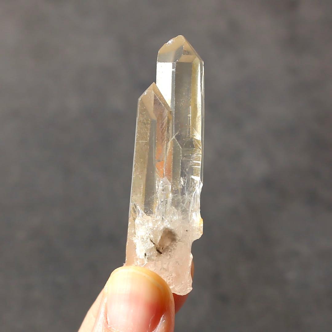 ゴールデンヒーラー クォーツ 原石 水晶 鉱物 希少石 天然石 ツインレイ