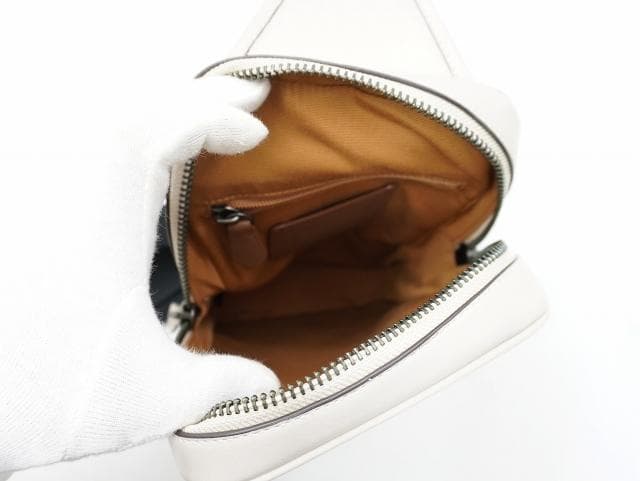 コーチ シグネチャー エンボス ボディバッグ ショルダーバッグ CJ583