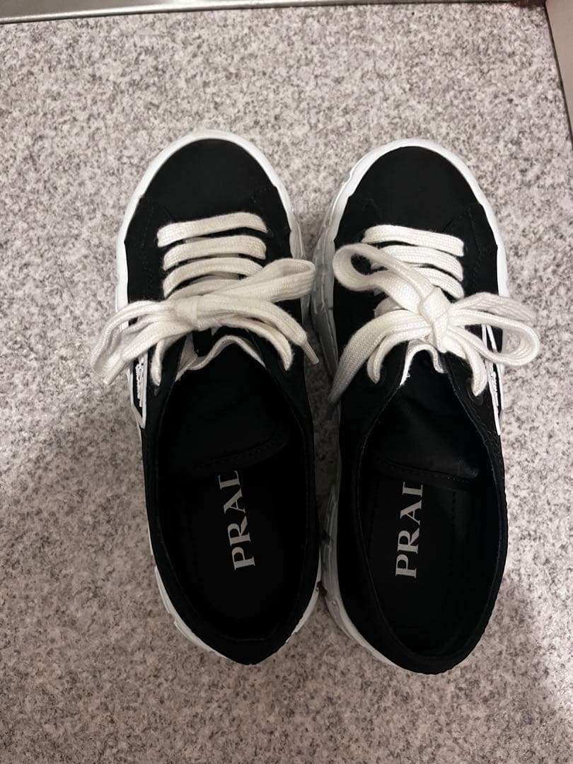 sevenbutterflyPRADA プラダ　ブラック スニーカー