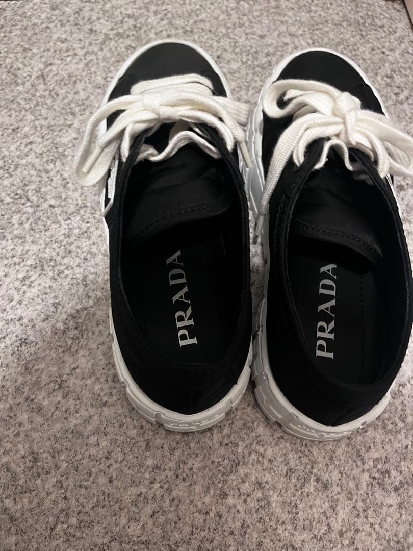sevenbutterflyPRADA プラダ　ブラック スニーカー