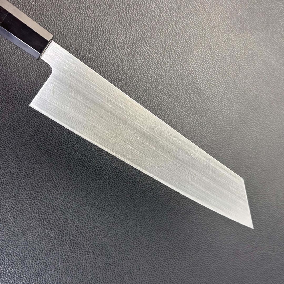 11148切付牛刀8寸ヘアライン仕上げ刃は究極の切れ味両刃包丁黒檀黒水牛角八角柄