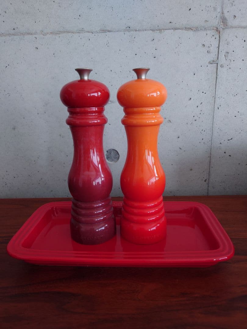 LE CREUSET ソルト＆ペッパーミル 　トレイ付き