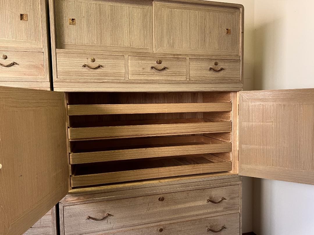 ☆総桐箪笥 ☆ 飾り金具　☆和箪笥 ☆ビンテージ ☆送料込み