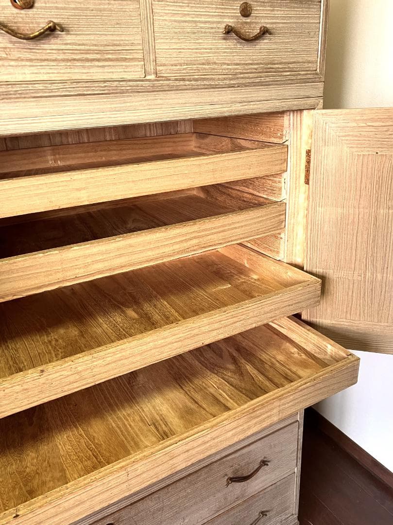 ☆総桐箪笥 ☆ 飾り金具　☆和箪笥 ☆ビンテージ ☆送料込み