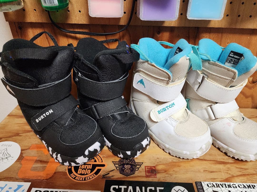 BURTON 子ども用スノーボードブーツ 黒と白　22-23モデル