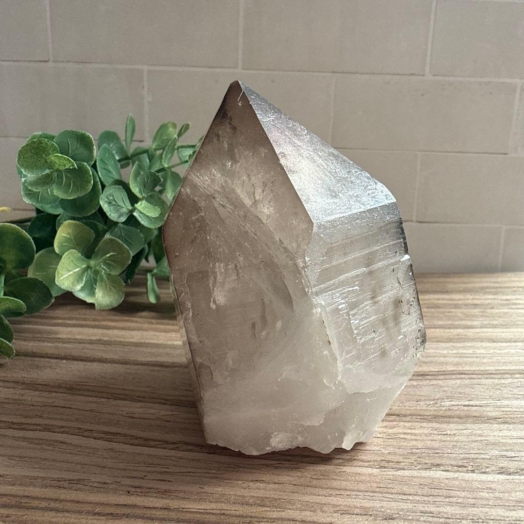 やすスカルドゥ産♪ヒマラヤ水晶♪スモーキーポイント　437g