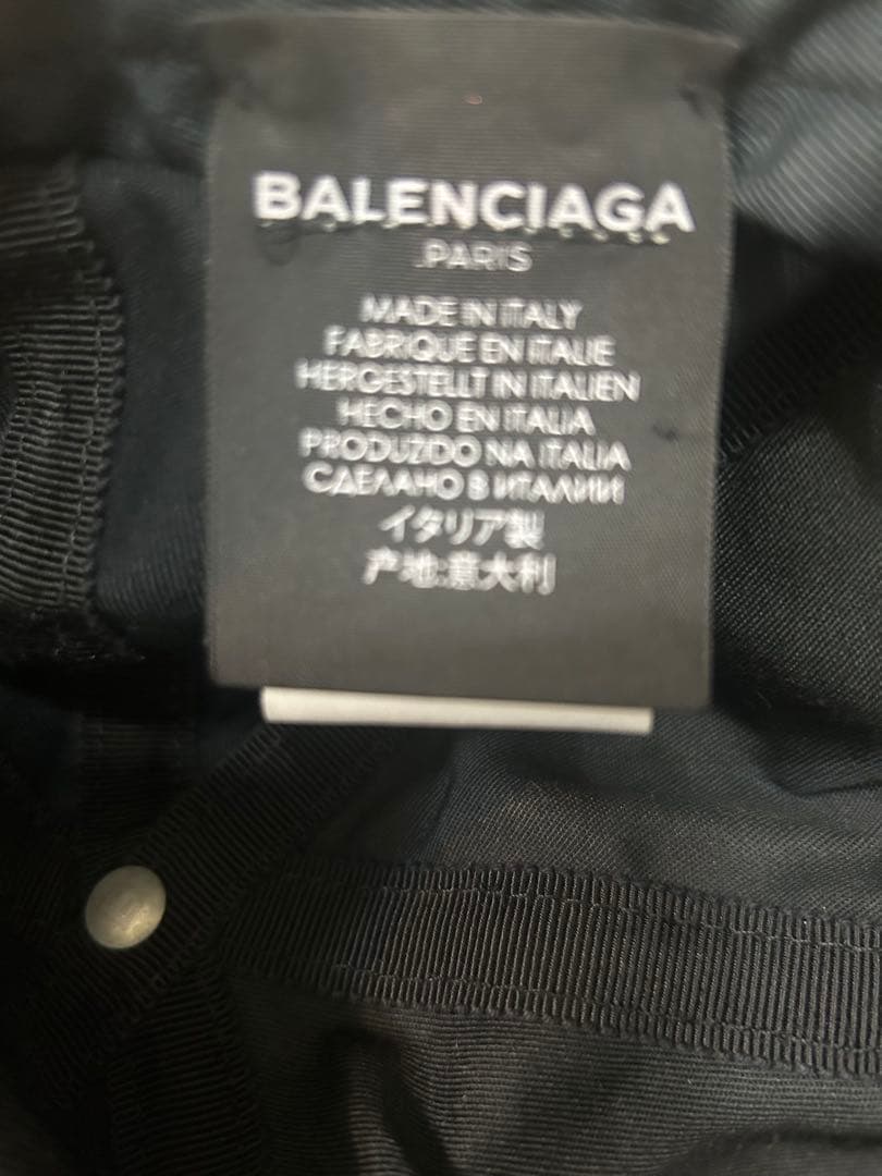 BALENCIAGA ベースボールキャップ ブラック、白もあります·͜·ᰔᩚ