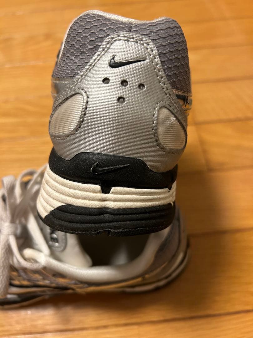 NIKE P-6000 シルバー　ほぼ新品　25cm 13800円→9000