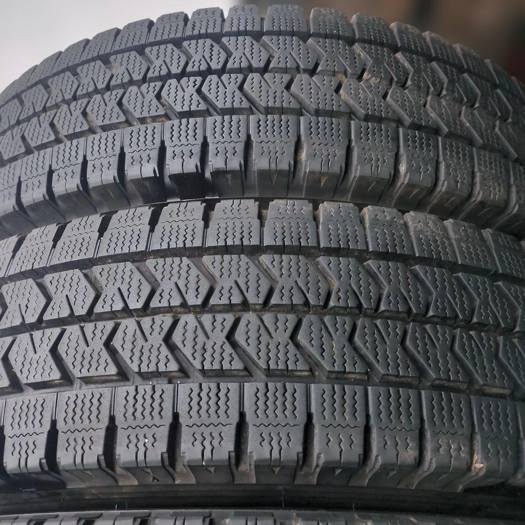 205/85R16LT 117/115N BLIZZAK W989 溝高 4本