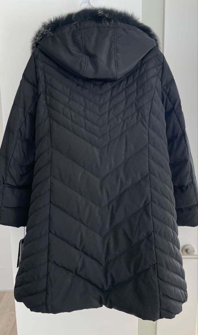 ８２７４【新品】レディース　ミセス　アウター　LL ロングダウンコート　ブラック