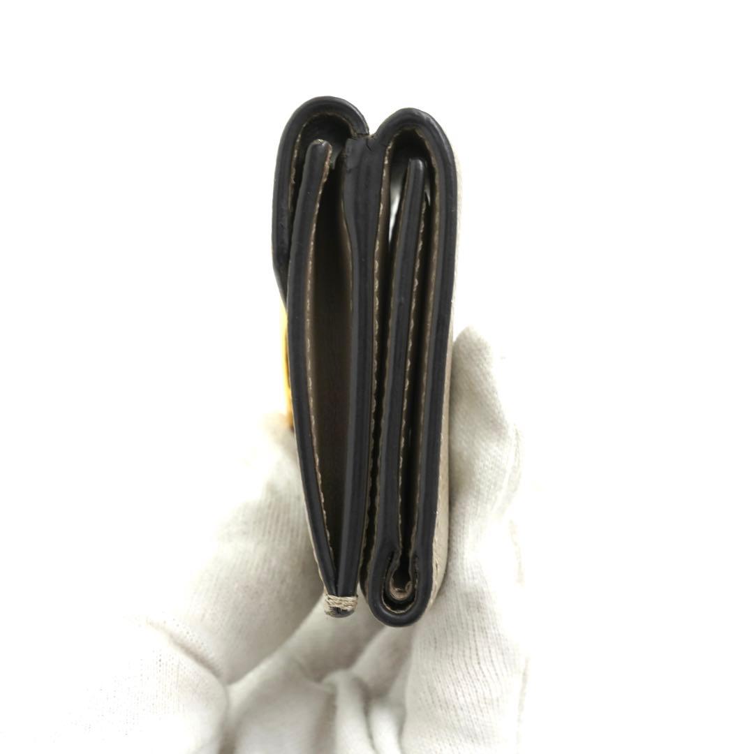 ✨プレゼント✨　FENDI ミニ財布　エフイズ　Fロゴ　三つ折り エンボスロゴ