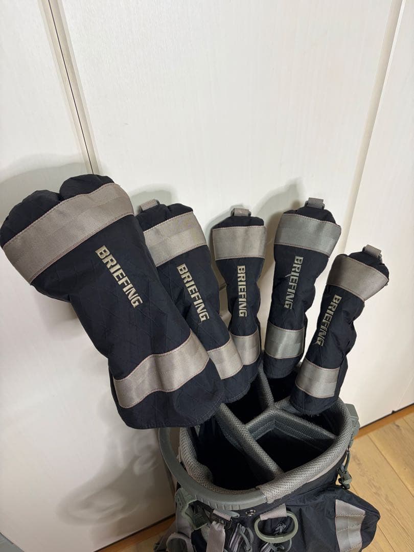 ブリーフィング　キャディバック&ヘッドカバーフルセット　キャップおまけ付き