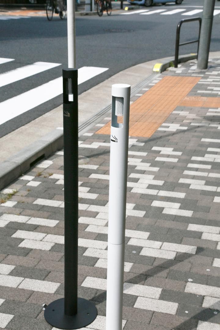 ☆値下げ、訳あり☆ オシャレ！スタンド 灰皿　丸型　ホワイト