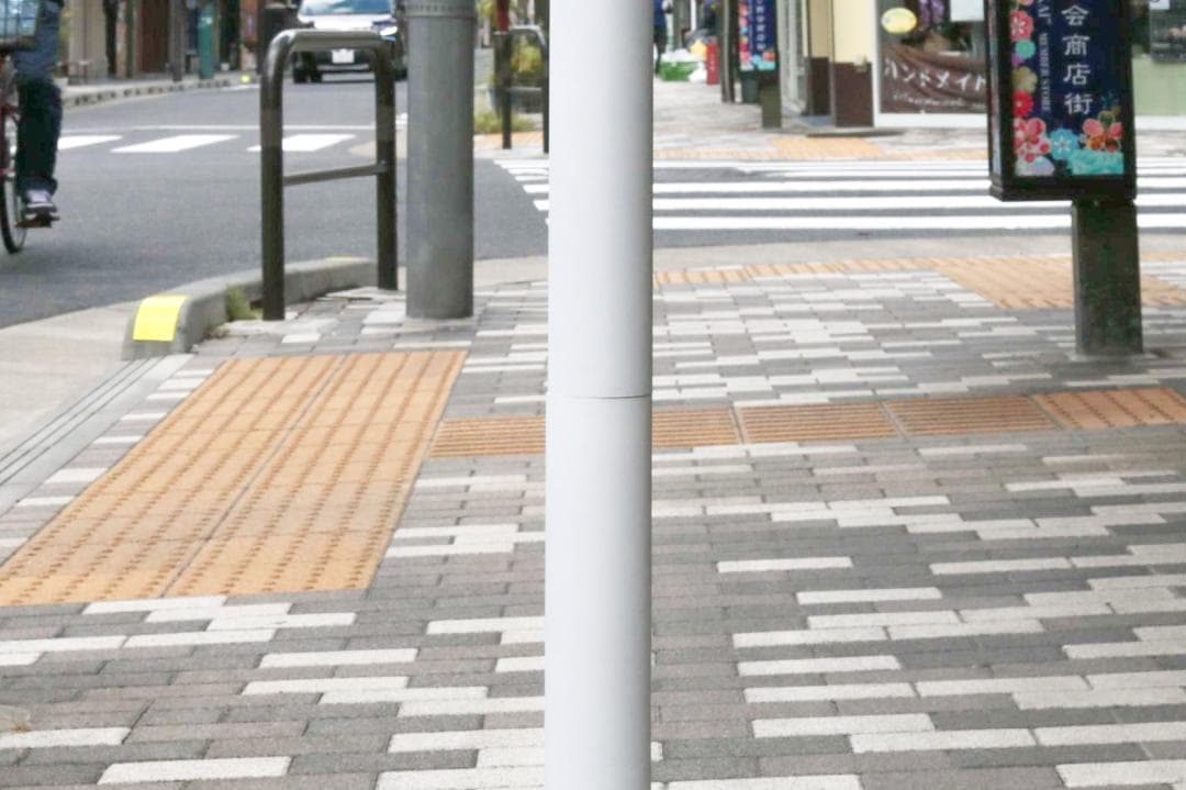 ☆値下げ、訳あり☆ オシャレ！スタンド 灰皿　丸型　ホワイト