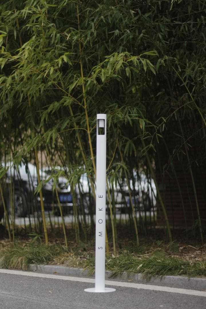 ☆値下げ、訳あり☆ オシャレ！スタンド 灰皿　丸型　ホワイト