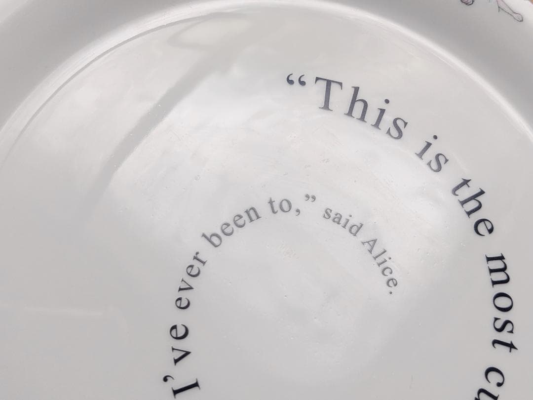 美品・未使用　不思議の国のアリス　大皿　4枚まとめ売り　プレート3枚　デザート皿