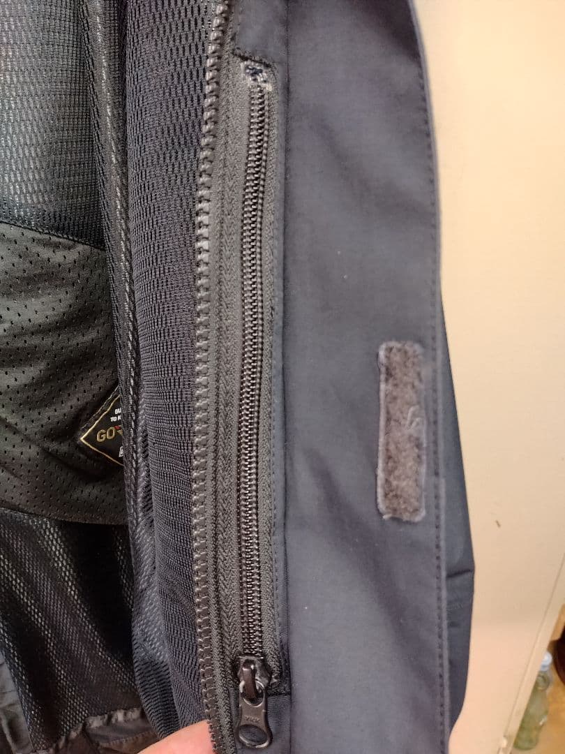 VOLCOM GORE-TEX ブラックジャケット　希少XLサイズ中古品ボルコム