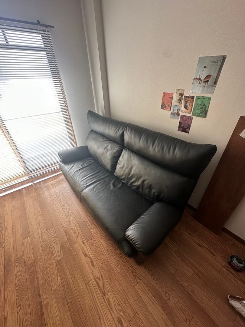 黒いレザー高背もたれ　ソファ