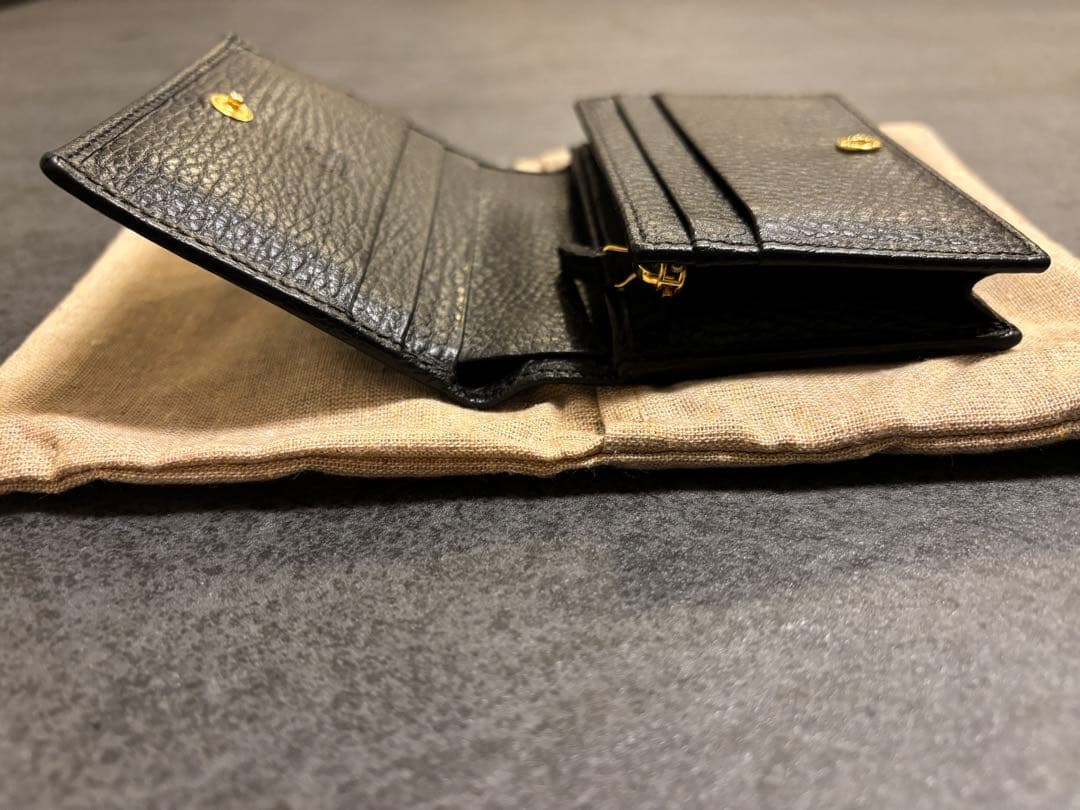 『ちい』『美品』GUCCI 黒 レザー 二つ折り財布 保存袋付き