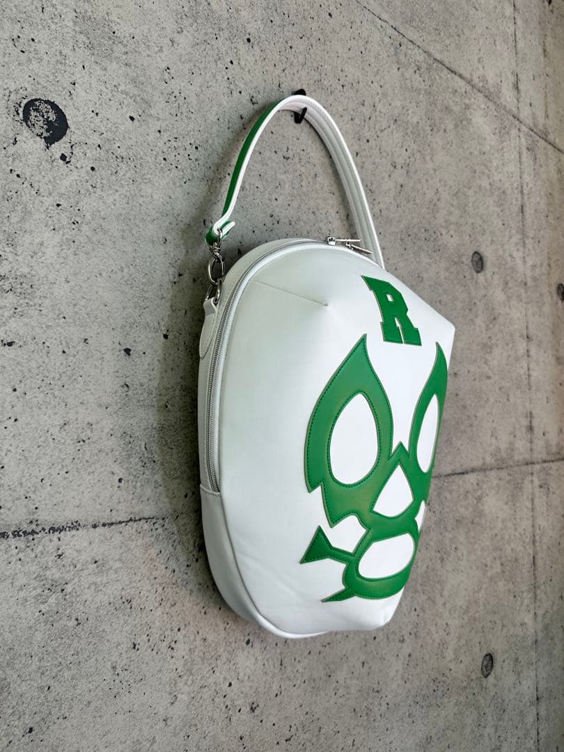 【新品未使用】サイズ(縦:37横:25幅:10)シューズケースラッセルノ2604