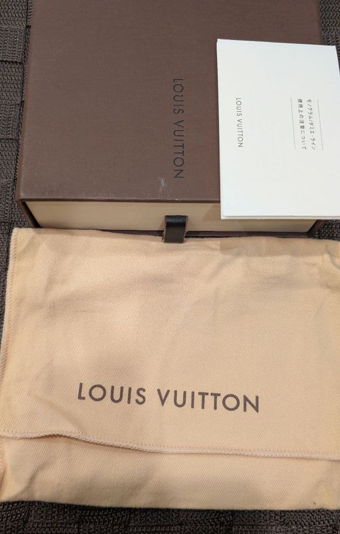 ルイヴィトン財布　ダミエアズールがま口財布