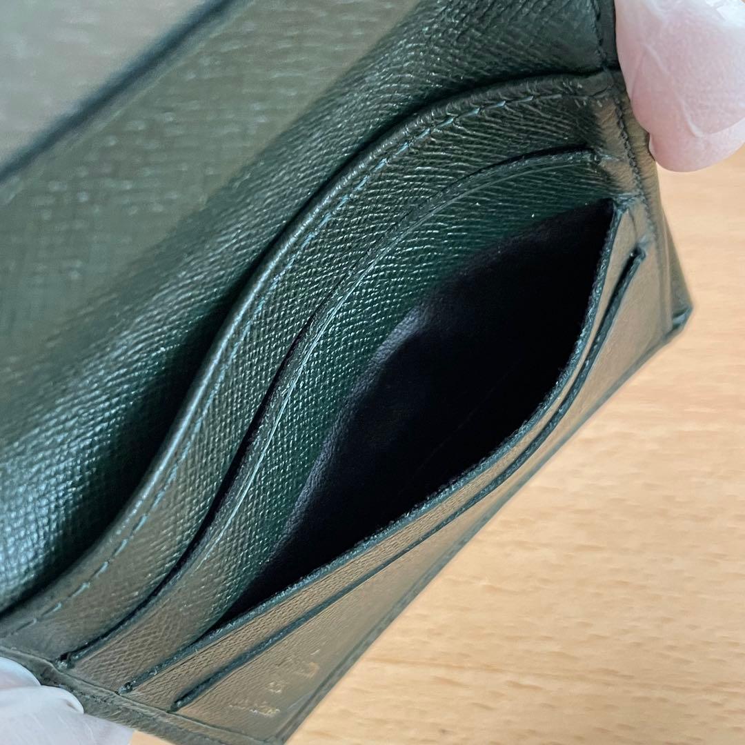 ルイヴィトン　タイガレザー　エピセア　深緑　二つ折り財布　札入れ　グリーン